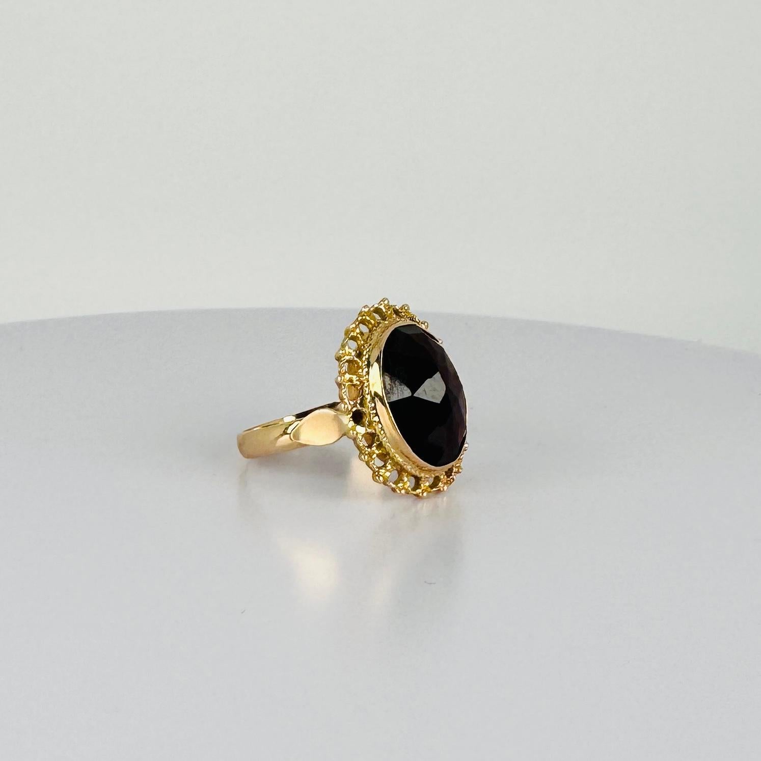 Ring 14k Yellow Gold with Oval Facetted Garnet of 2.5 carat For Sale 5