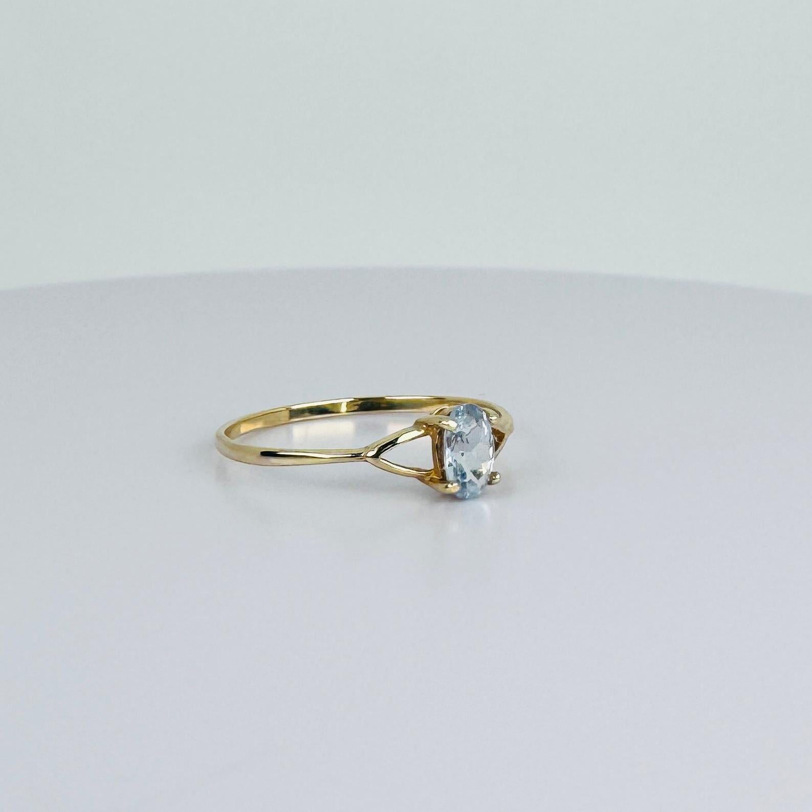 Anello in oro giallo 14k con acquamarina ovale Nature Light da 0,5 carati in vendita 5