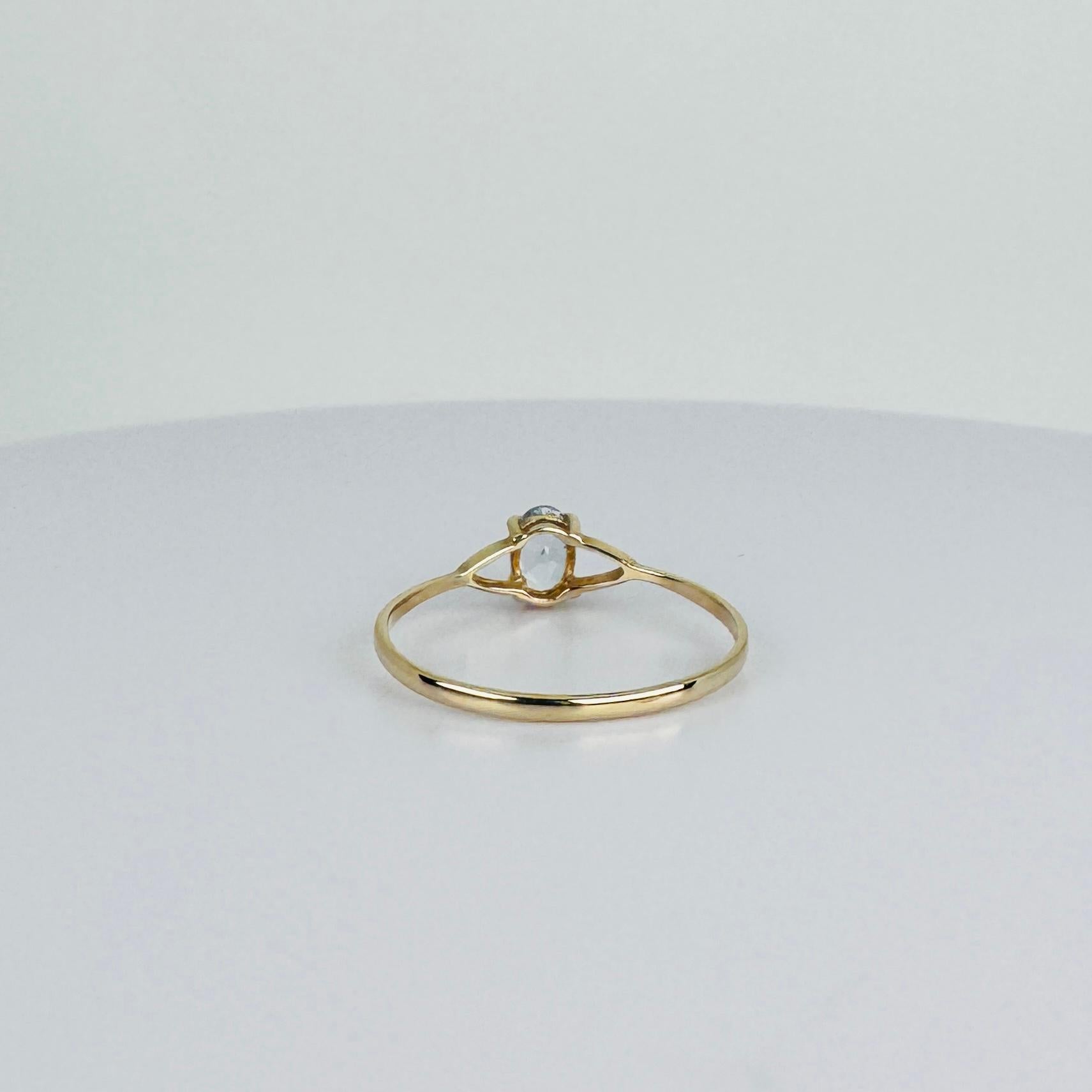 Anello in oro giallo 14k con acquamarina ovale Nature Light da 0,5 carati in vendita 2