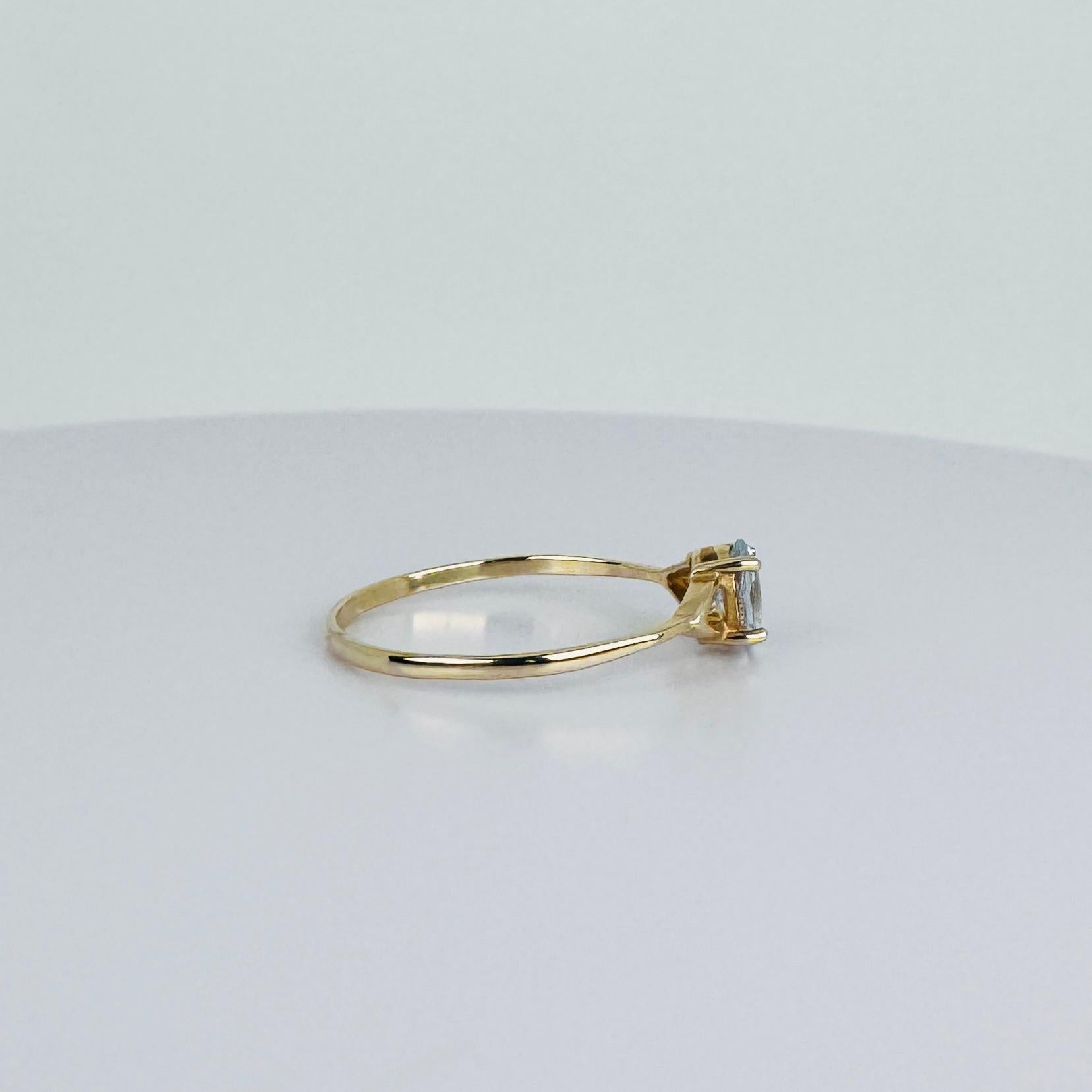 Anello in oro giallo 14k con acquamarina ovale Nature Light da 0,5 carati in vendita 4