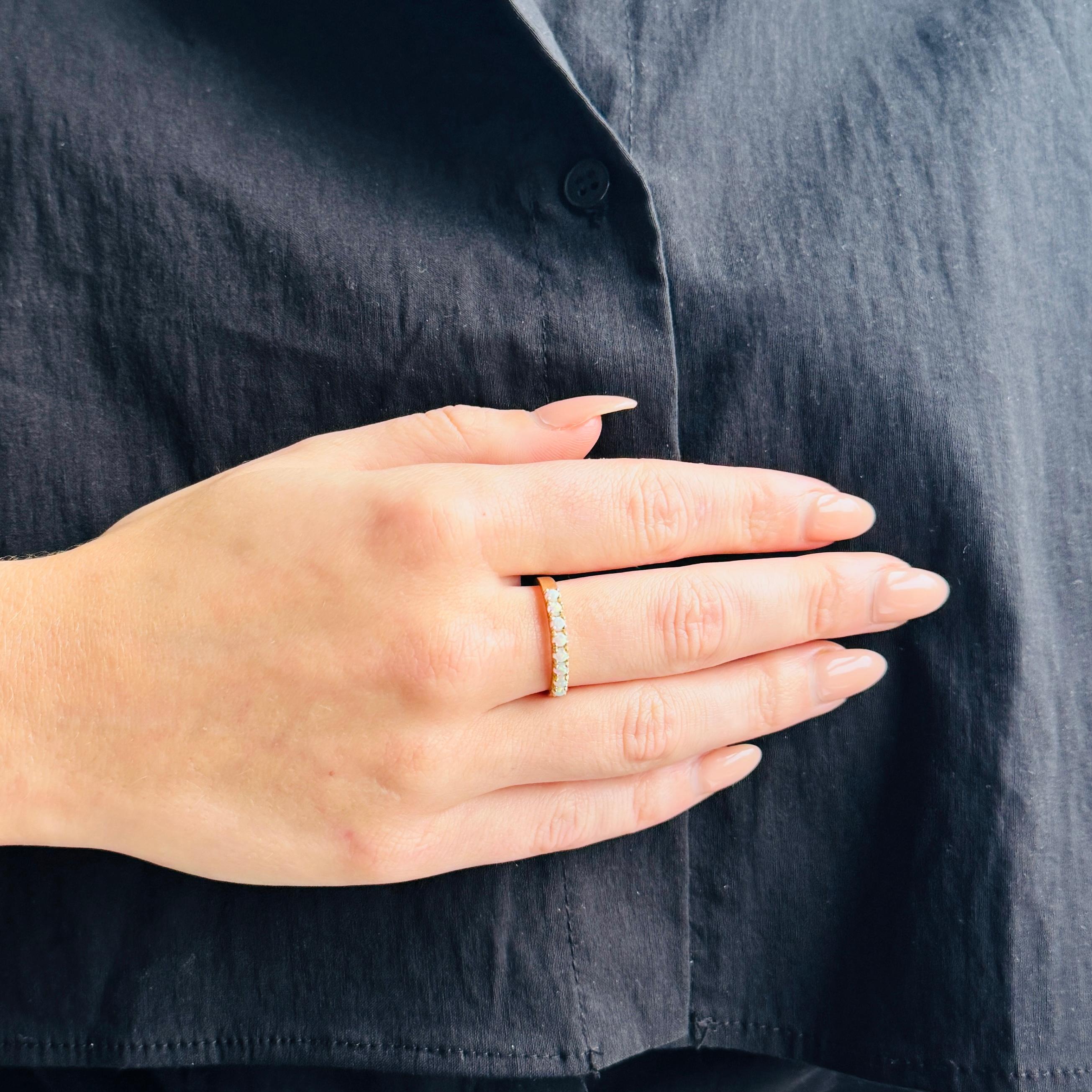 Ring 14k Yellow Gold with Round Faceted Opals Corte redondo en venta