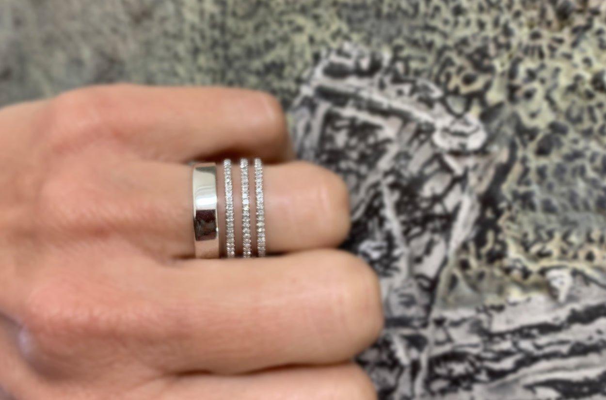 Ring 14kt White Gold & Diamonds In New Condition For Sale In Miami, FL