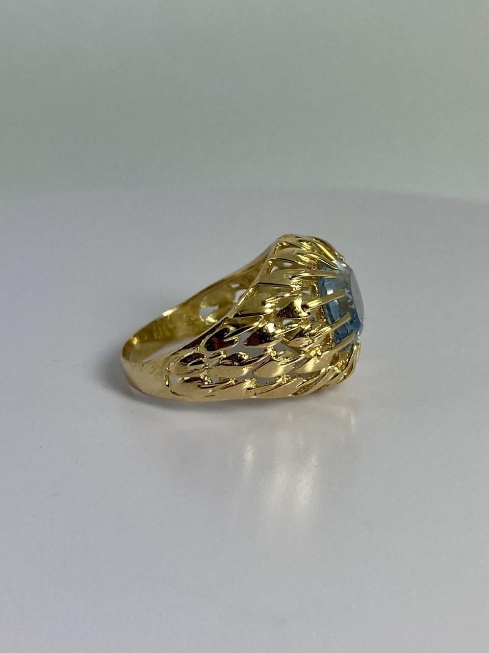 Ring 18 carat gold with stunning blue spinel with detailed crafted band For Sale 1