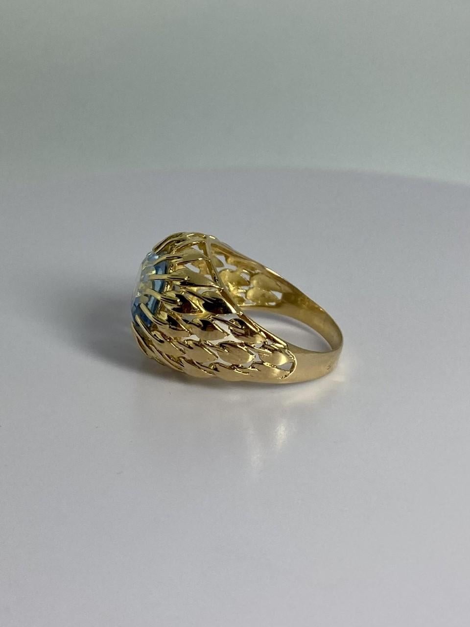 Ring 18 carat gold with stunning blue spinel with detailed crafted band For Sale 2