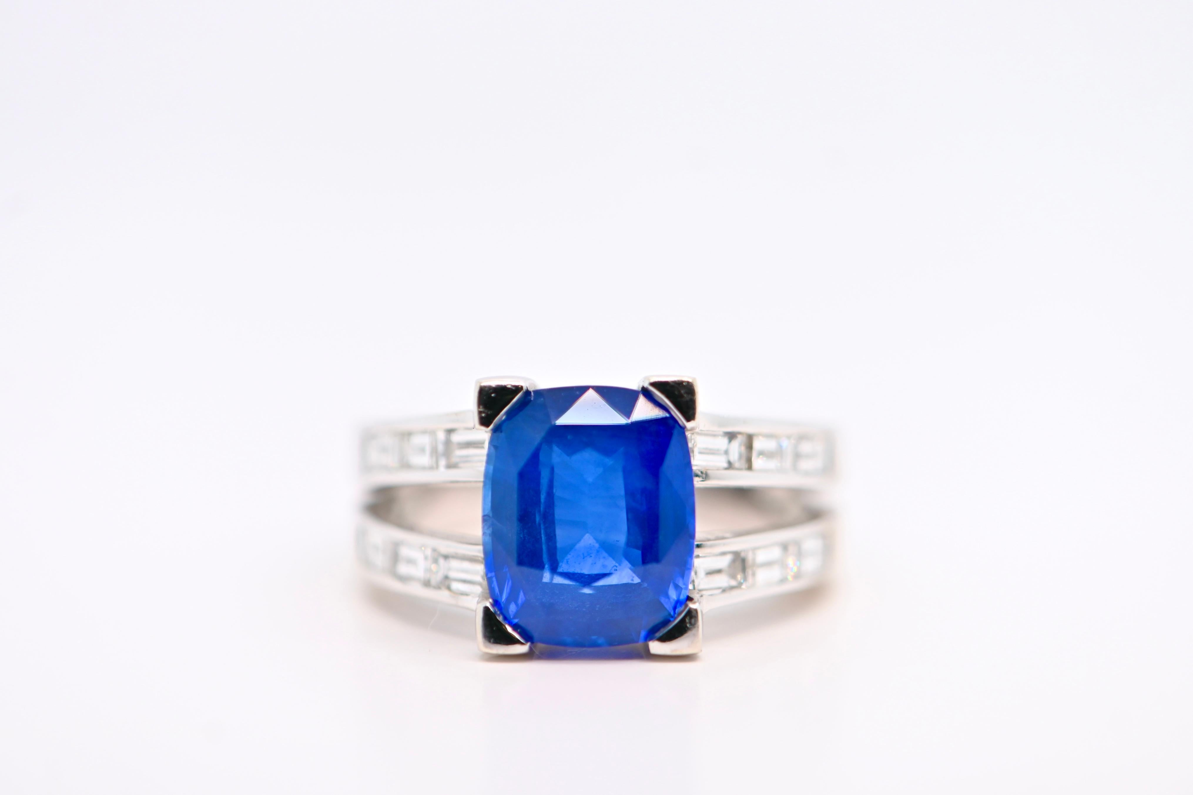 Ring aus 18 Karat Weißgold mit 5,77 Karat Saphir und 0,96 Karat Diamanten besetzt Damen im Angebot