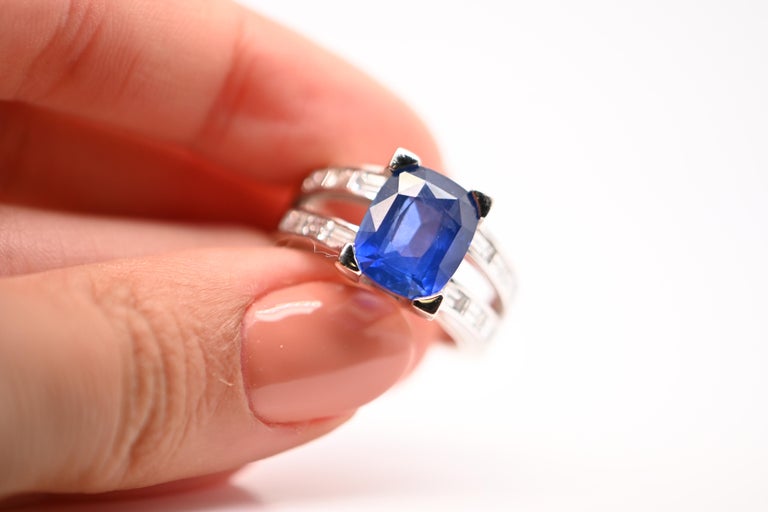 Barette En Or 18 Carats Sertie D'un Saphir Et 18 Diamants - Poids 5,8 Grammes