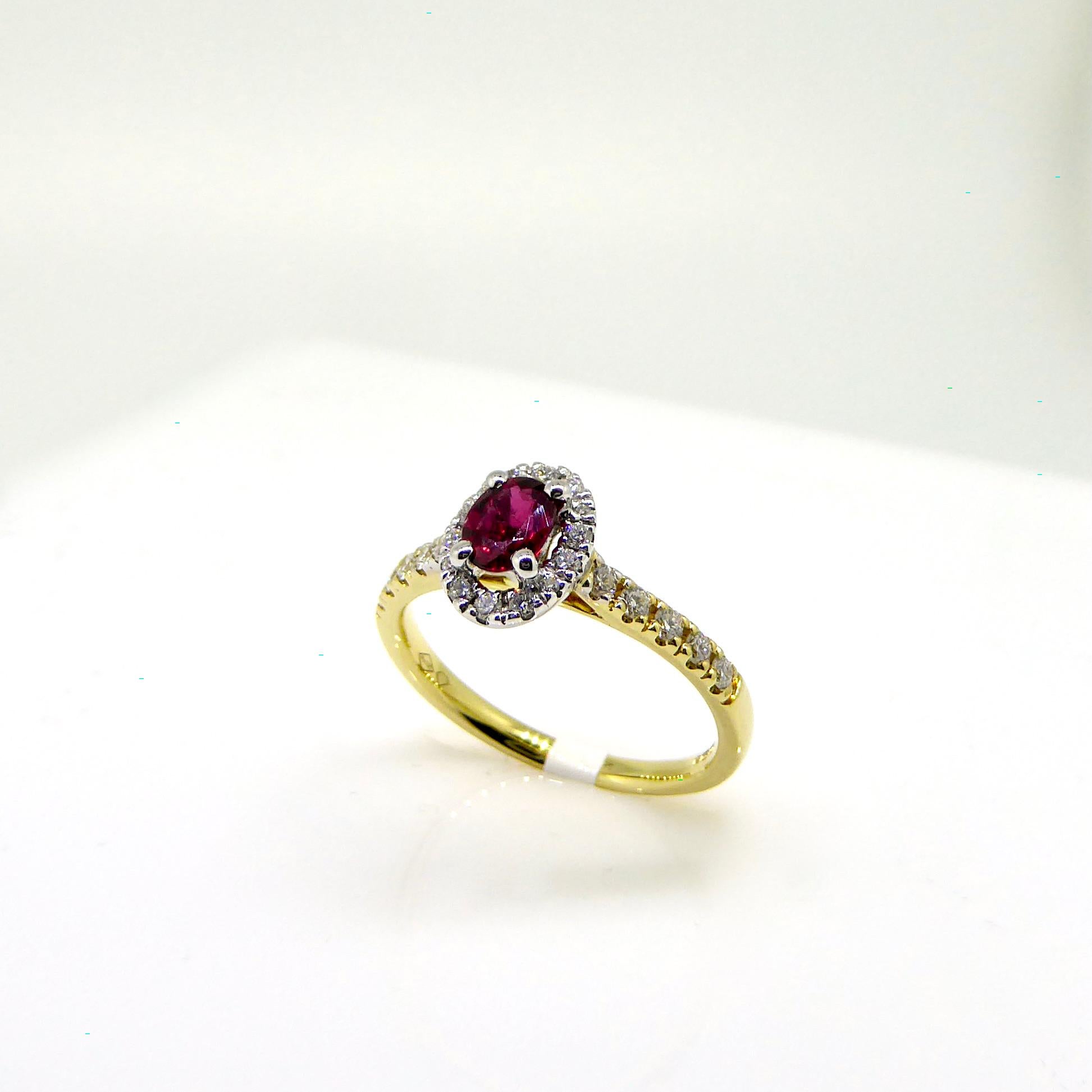 Modern Ring, 18 Carat Yellow Gold, Diamond, Ruby, Clustering For Sale