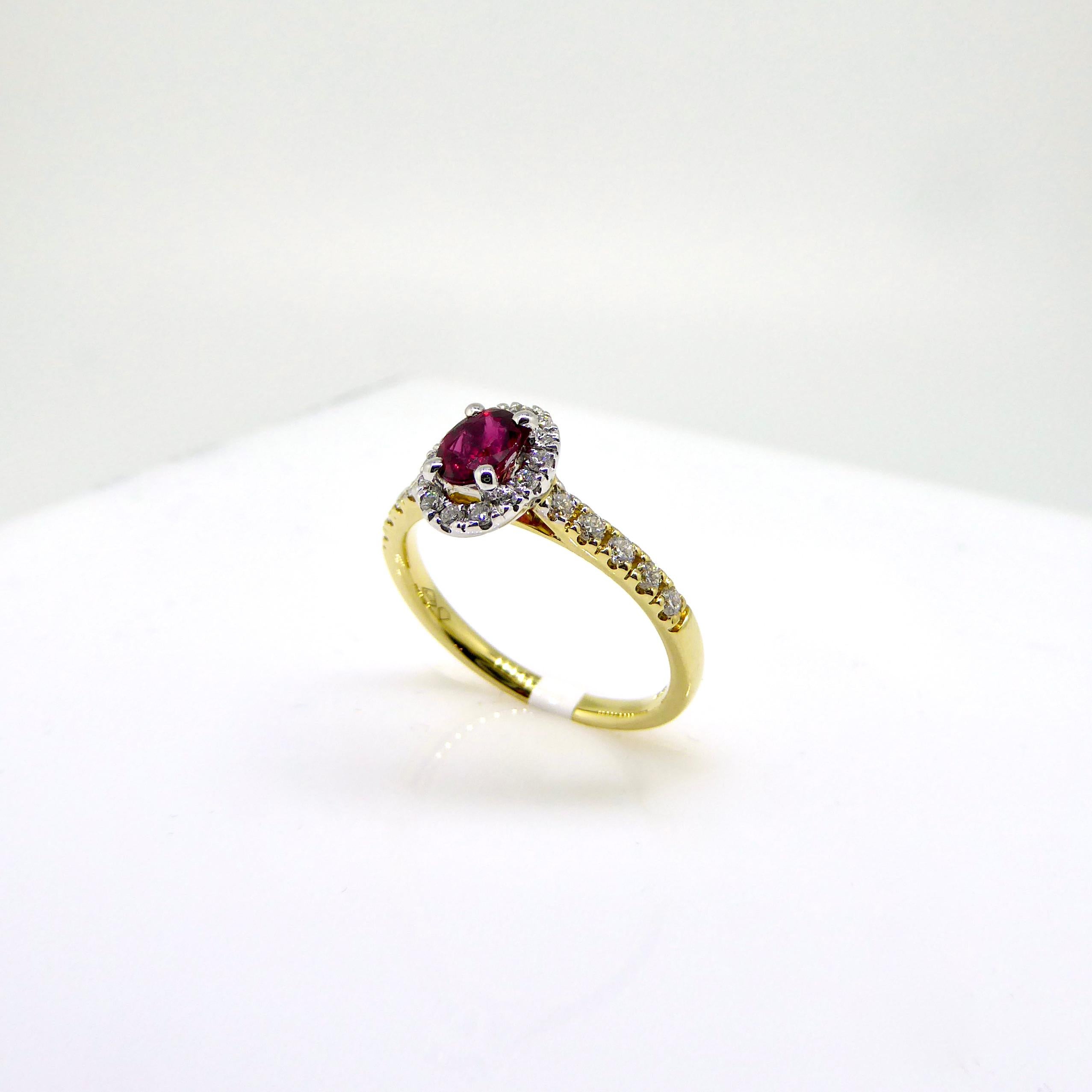 Ring, 18 Carat Yellow Gold, Diamond, Ruby, Clustering In New Condition For Sale In EL Waalre, NL