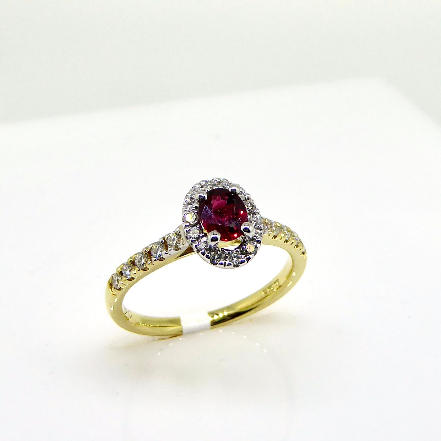 Ring, 18 Carat Yellow Gold, Diamond, Ruby, Clustering For Sale 1