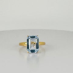 Solitaire Ring 18k Yellow Gold with Emerald Facetted Aquamarine of 2.3 carat