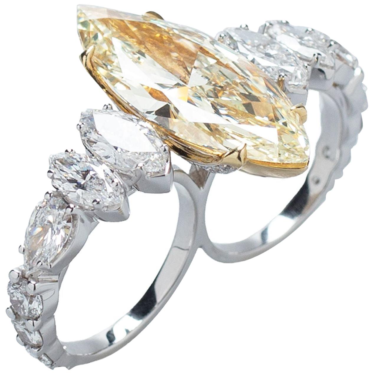 Fancy Light yellow 11, 78ct Diamond Ring For Sale