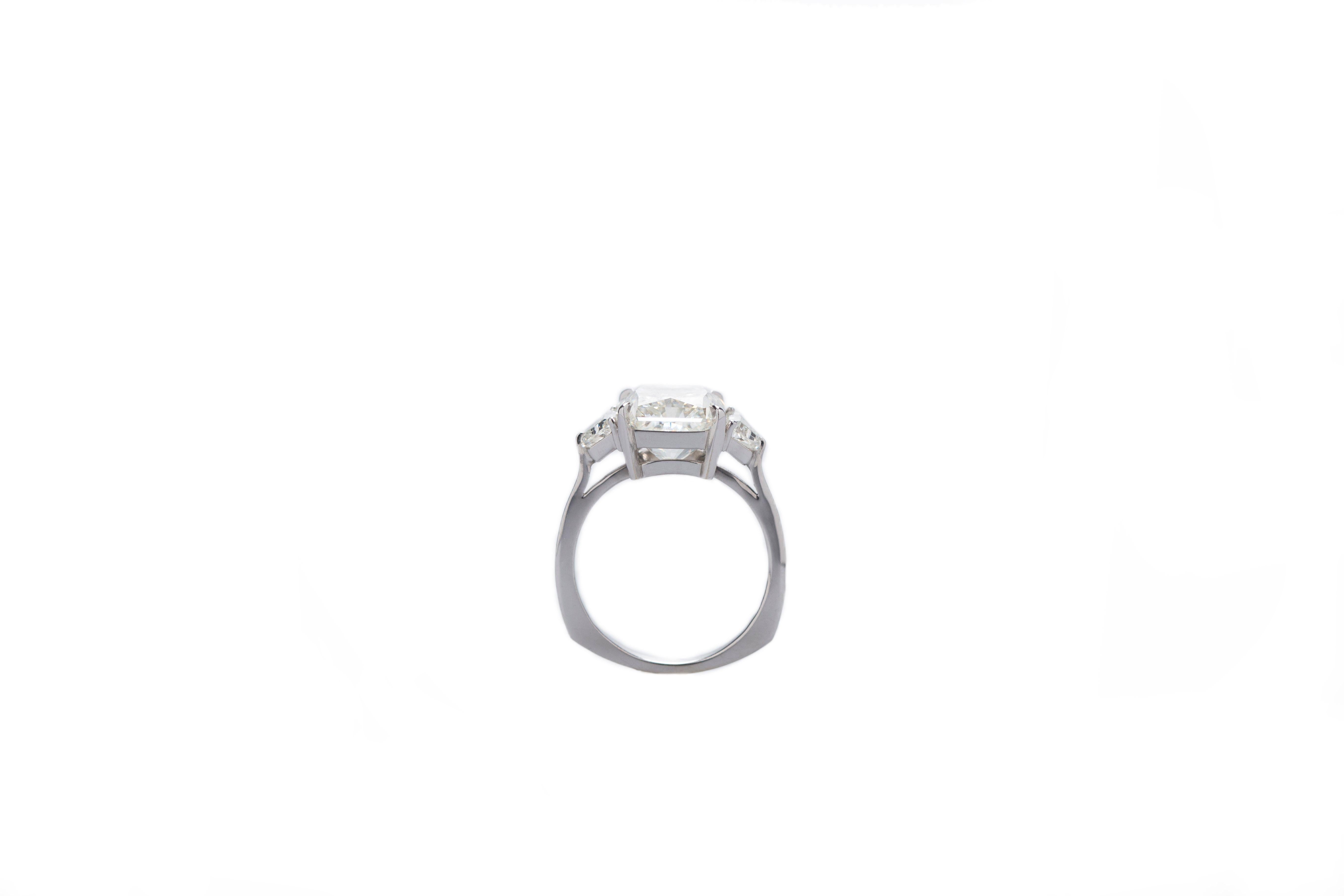 Modernist White Diamond 5, 80ct & 18K White Gold Ring For Sale