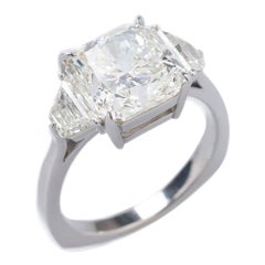 White Diamond 5, 80ct & 18K White Gold Ring