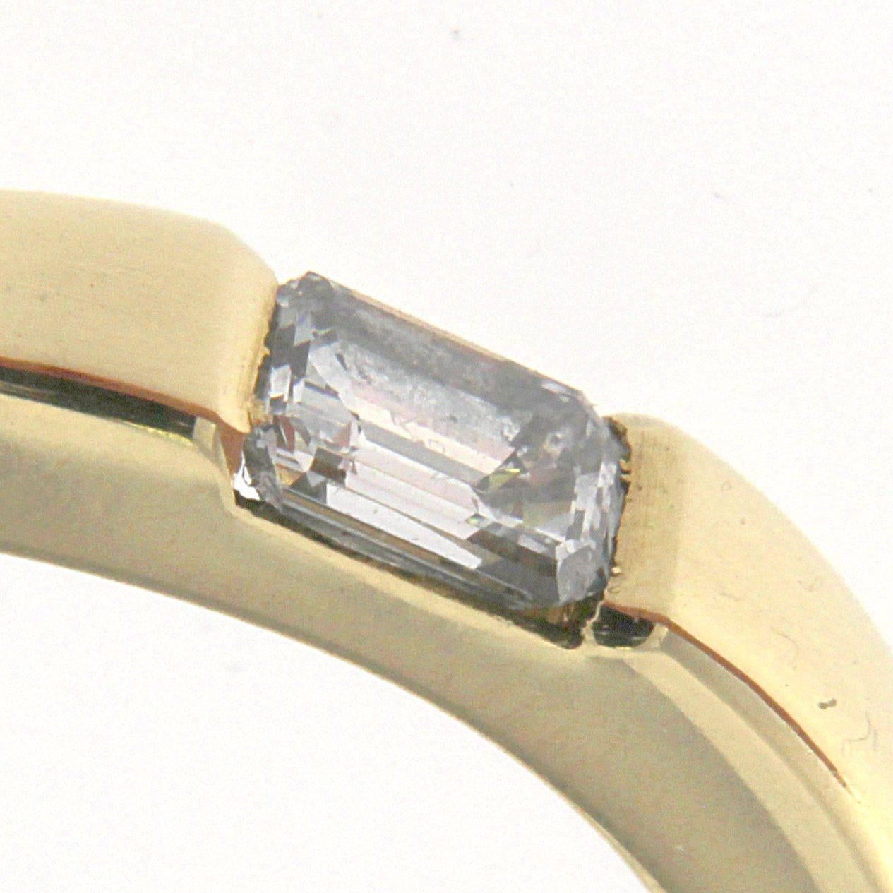 Anello in 18 kt  oro giallo e diamanti bianchi 

il peso totale dell'oro è  gr 6.00
il peso totale dei diamanti bianchi è di 0,40 ct - colore GH purezza VVS1

FRANCOBOLLO: 10 MI ITALY 750
TAGLIA US 8 1/2
