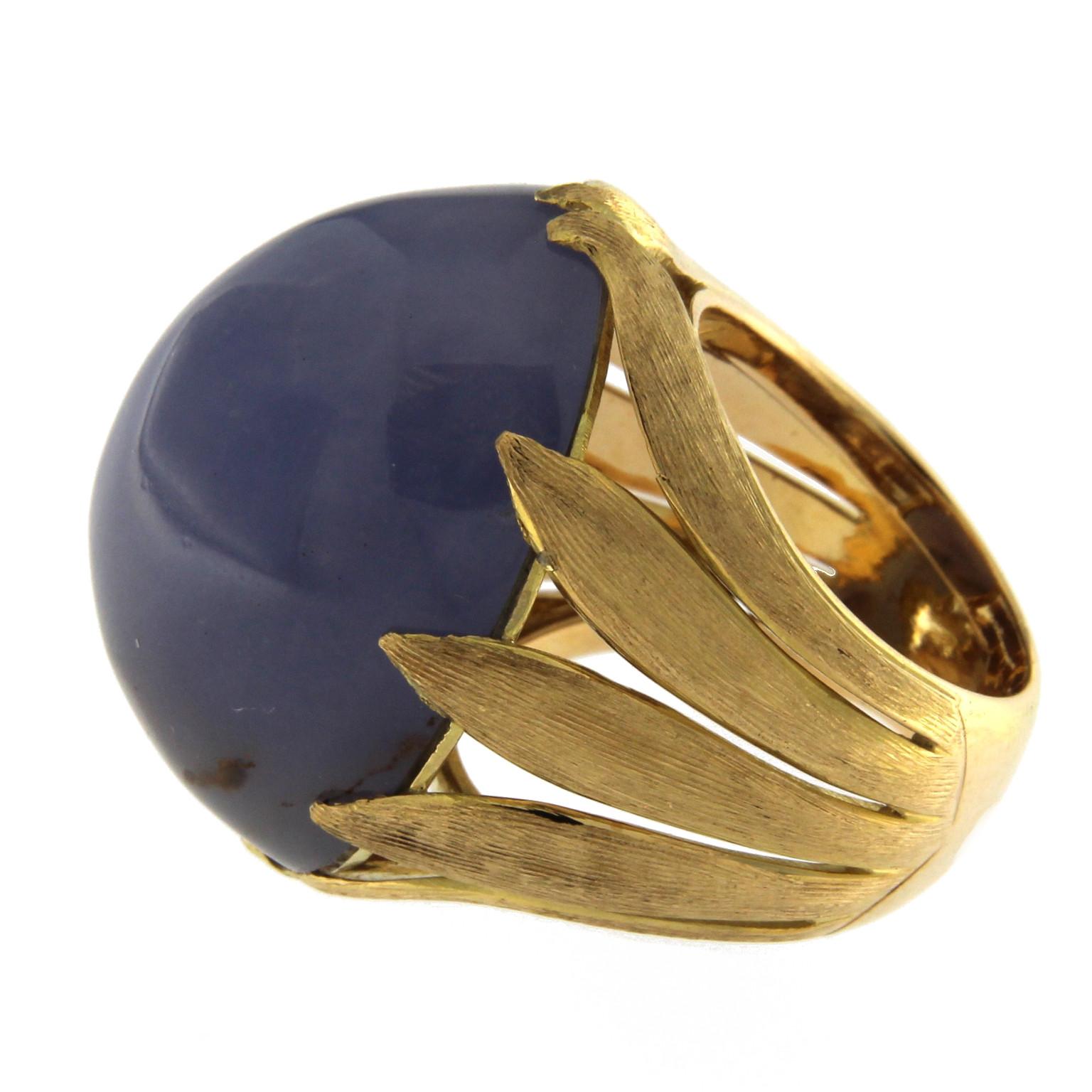 Art Deco Ring 18 Karat Yellow Gold with Chalcedony
