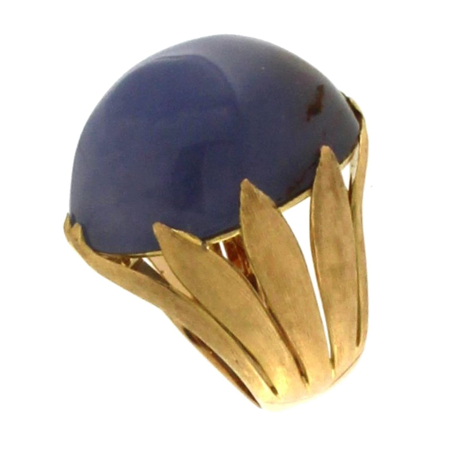 Cabochon Ring 18 Karat Yellow Gold with Chalcedony