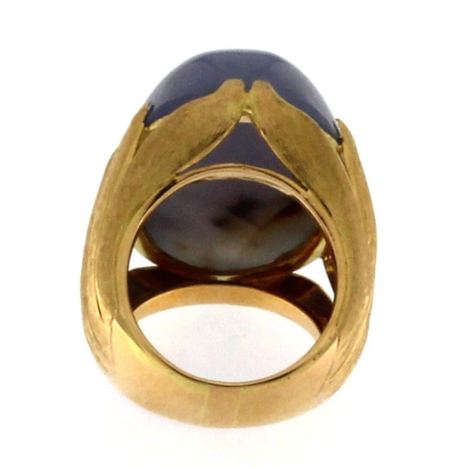 Ring 18 Karat Yellow Gold with Chalcedony In Excellent Condition In Milano, Lombardia