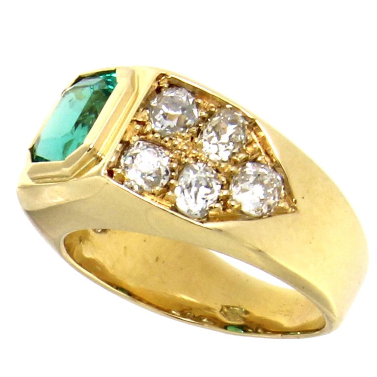Ring 18 Karat Yellow Gold with Emerald and White Diamonds For Sale at ...