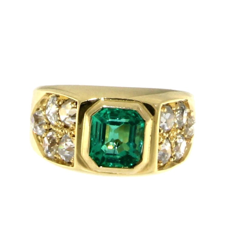 Ring 18 Karat Yellow Gold with Emerald and White Diamonds For Sale at ...