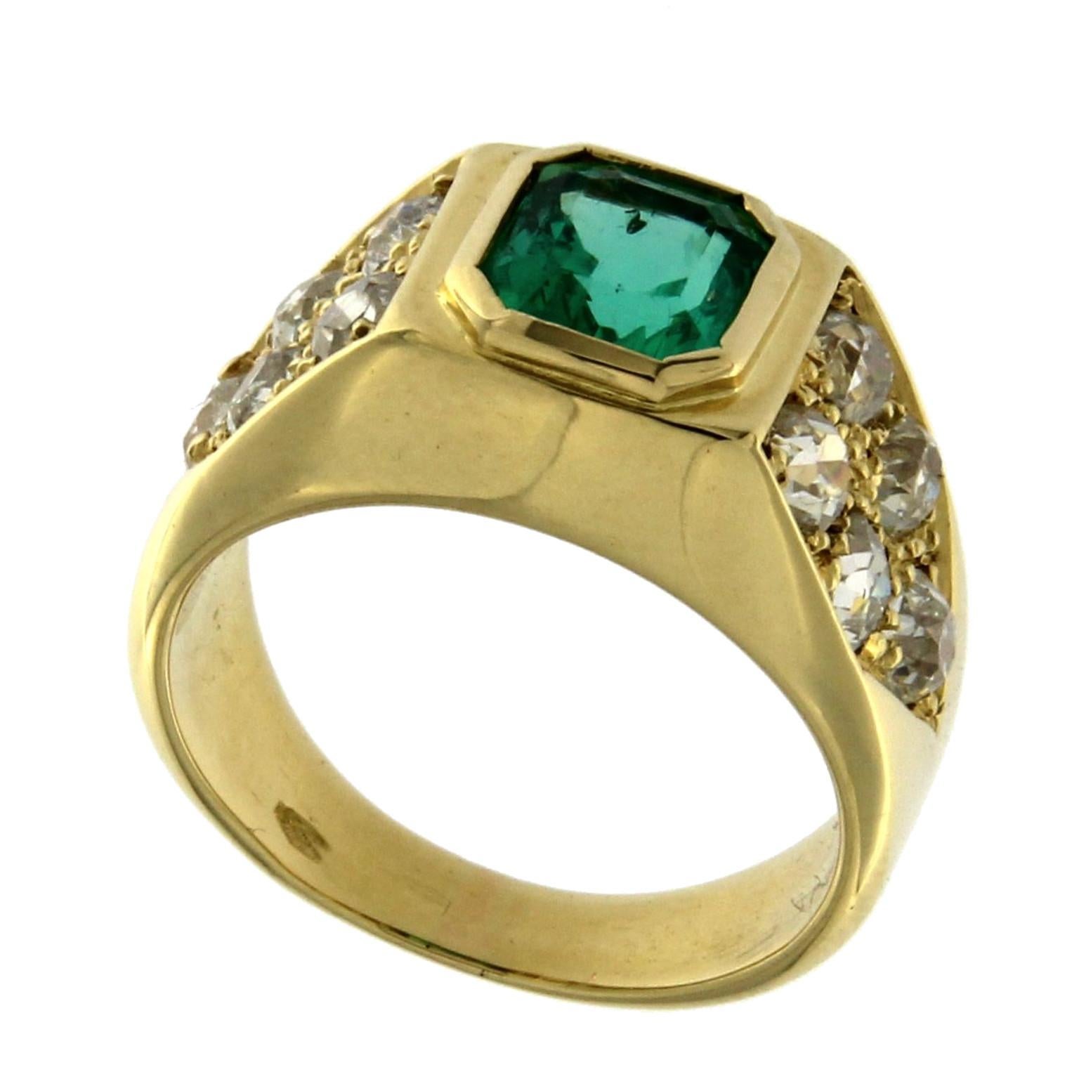 Ring 18 Karat Yellow Gold with Emerald and White Diamonds For Sale