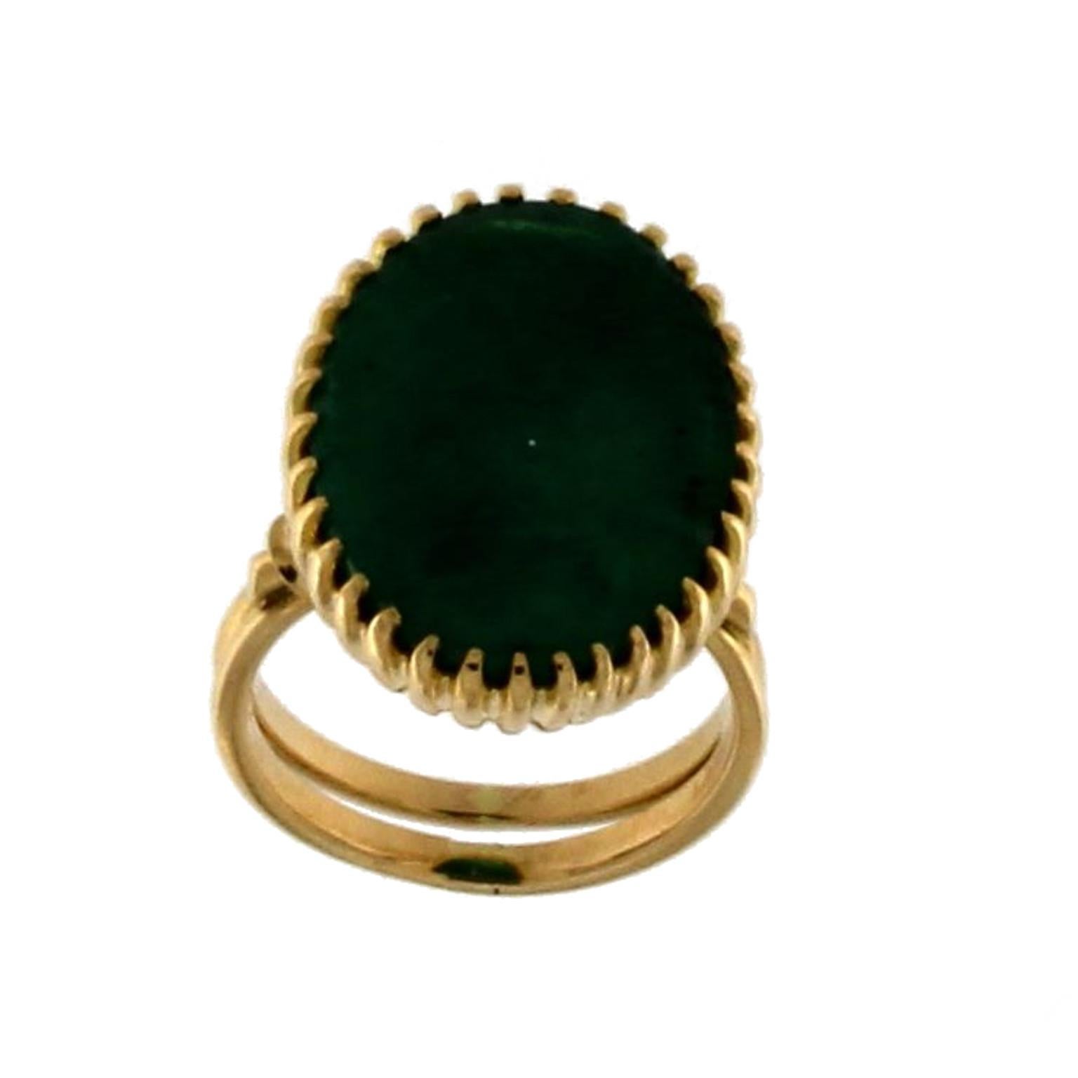 Ring 18 Karat yellow Gold with green agate

the total weight of the ring is  gr 8.15

Agata size is 16x21
US SIZE 6,5
