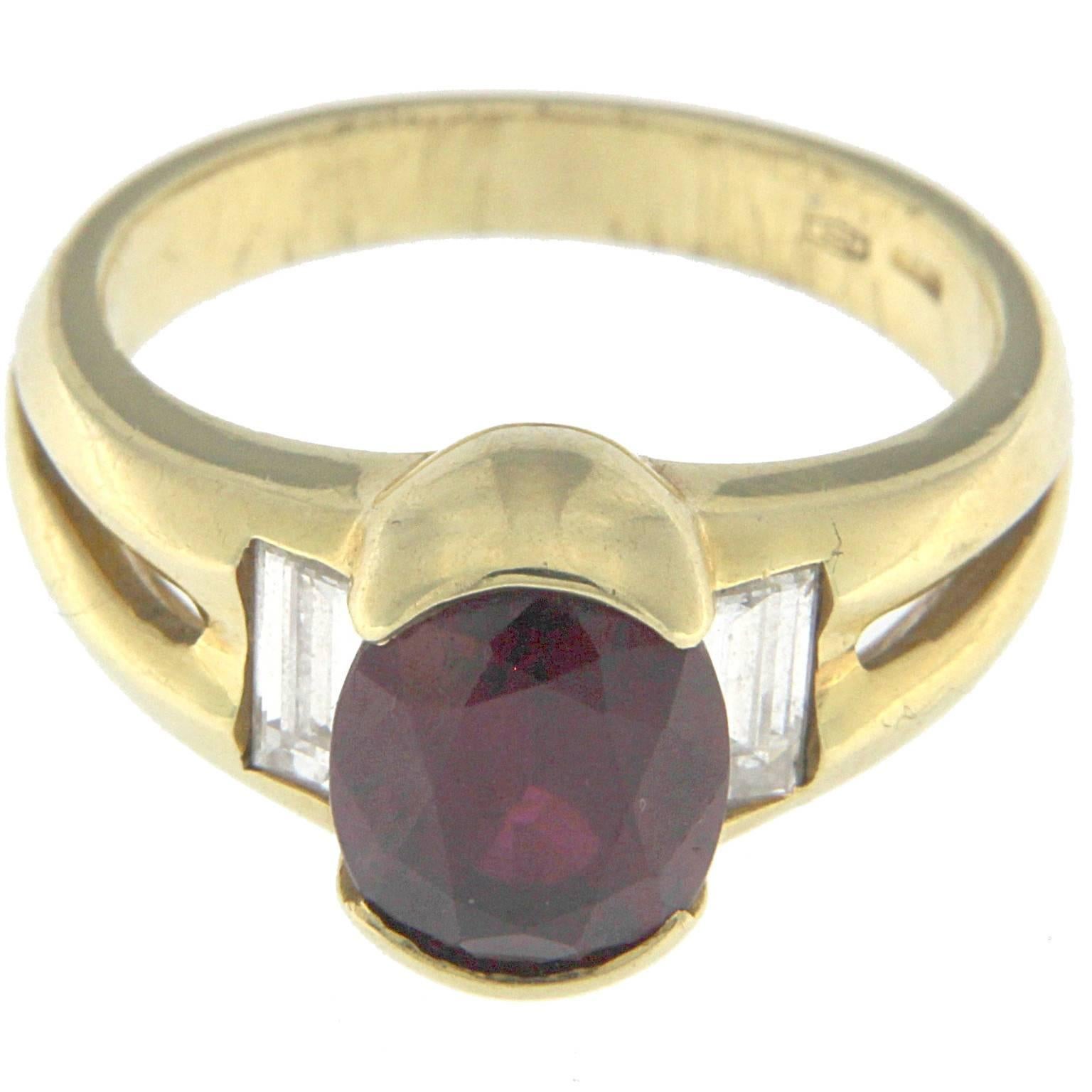 Mixed Cut Ring 18 Karat Yellow Gold with Ruby and White Diamonds For Sale