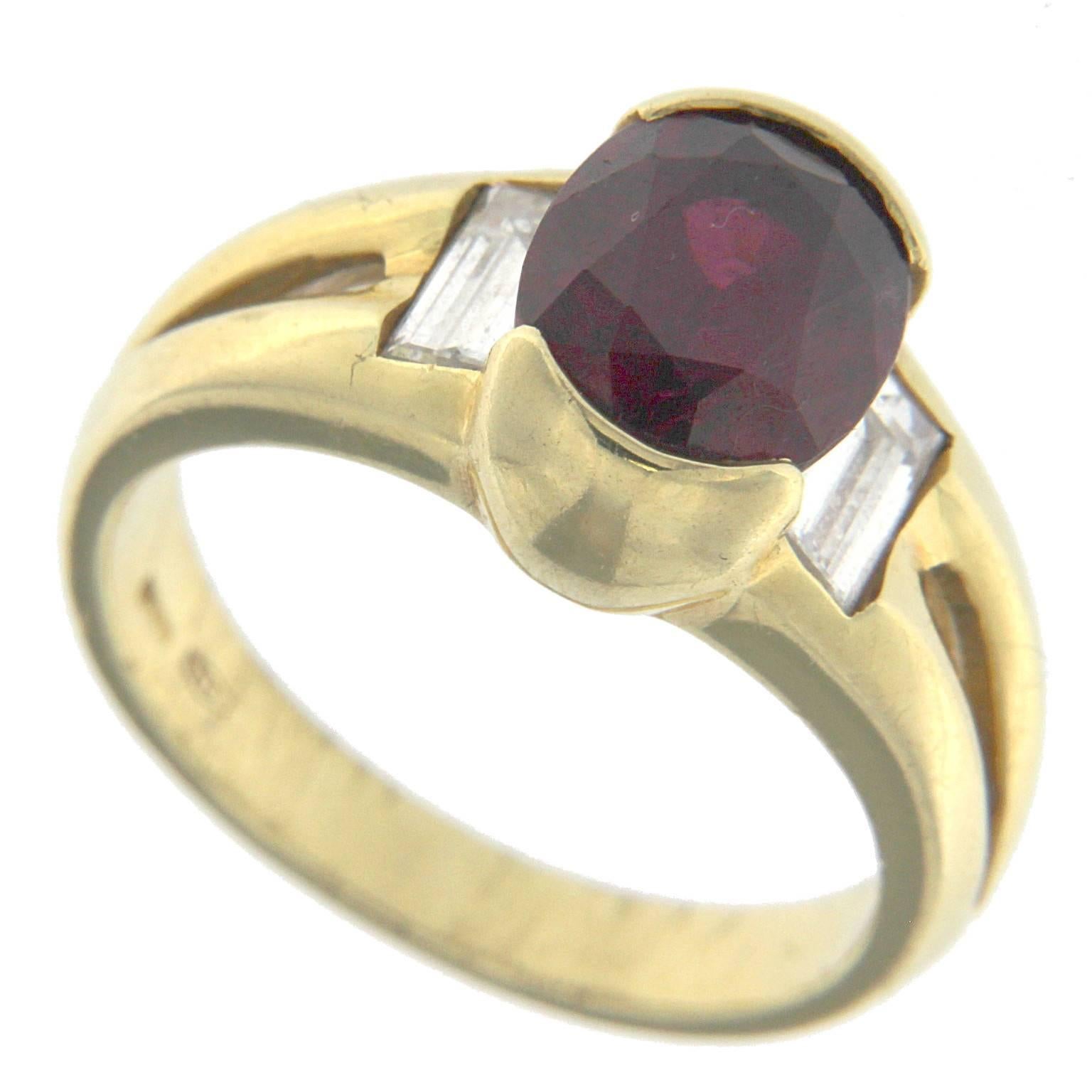 Ring 18 Karat Yellow Gold with Ruby and White Diamonds For Sale