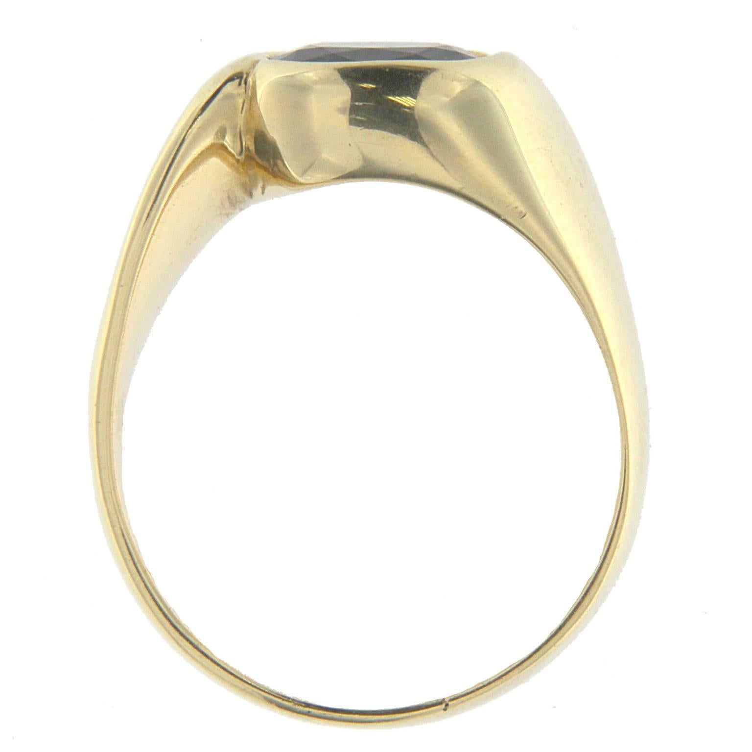 Ring 18 Karat Yellow Gold with Semiprecious Blue Stone In New Condition For Sale In Milano, Lombardia