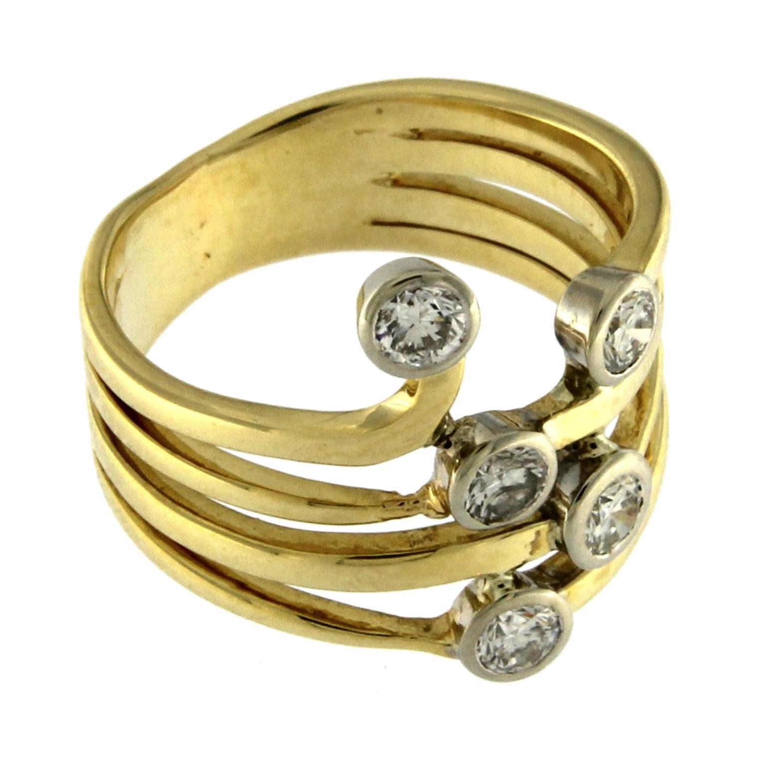 Ring 18 Karat Gelbgold mit weißen Diamanten

das Gesamtgewicht des Goldes beträgt  gr 7,50
das Gesamtgewicht der weißen Diamanten beträgt 0,50 ct

US-GRÖSSE 7.25
