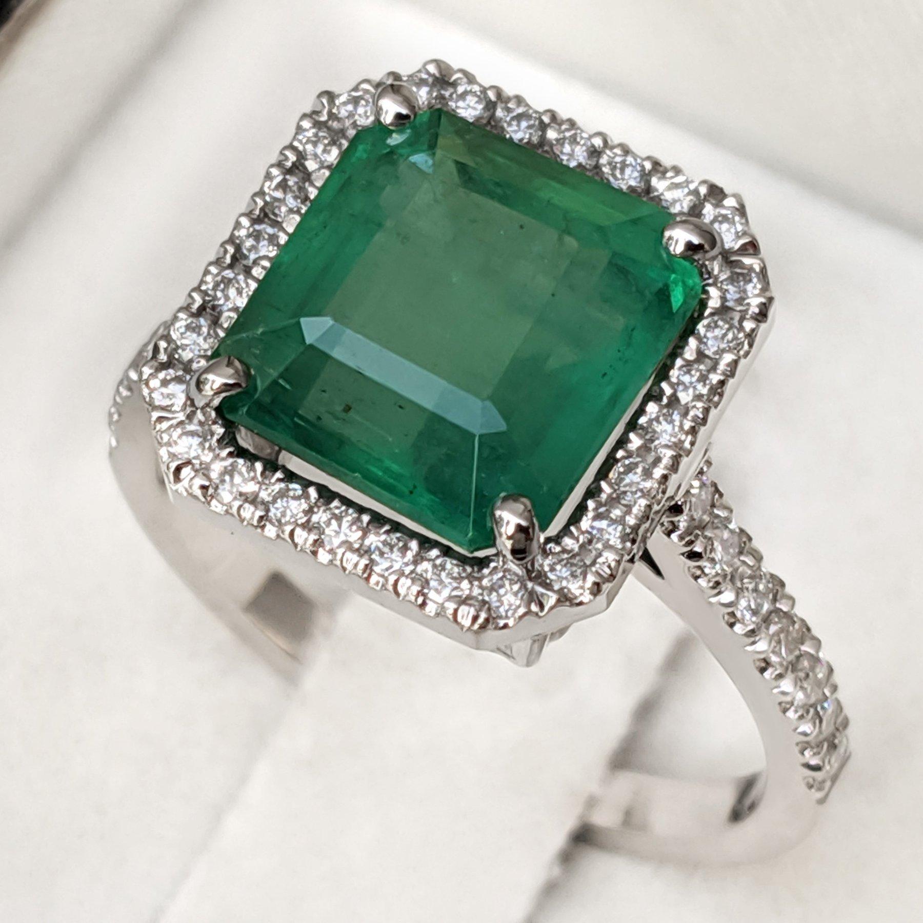 Art déco Bague - 18 kt. Or blanc - 4,93ct. tw. Émeraude - Diamant en vente