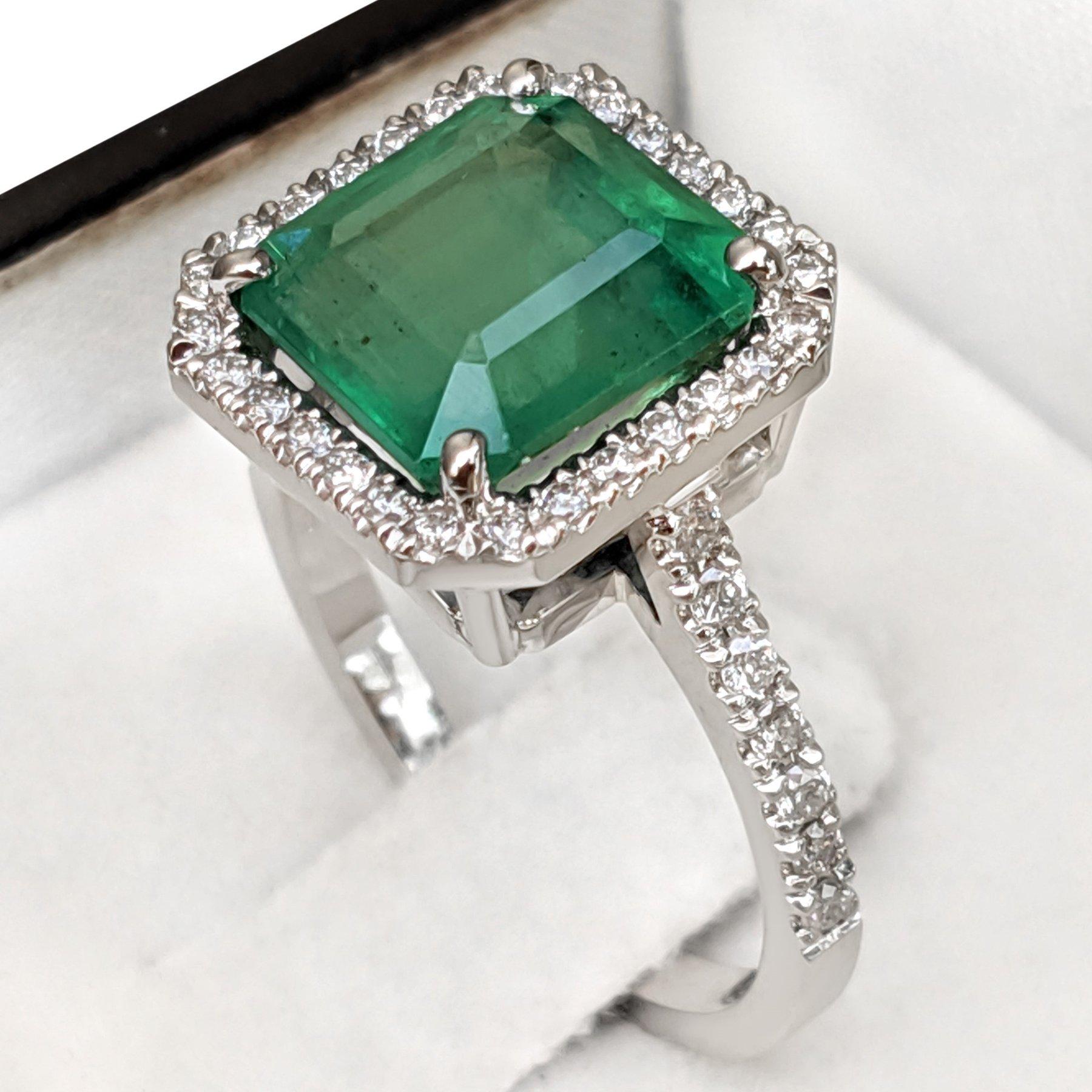 Bague - 18 kt. Or blanc - 4,93ct. tw. Émeraude - Diamant Neuf - En vente à Ramat Gan, IL