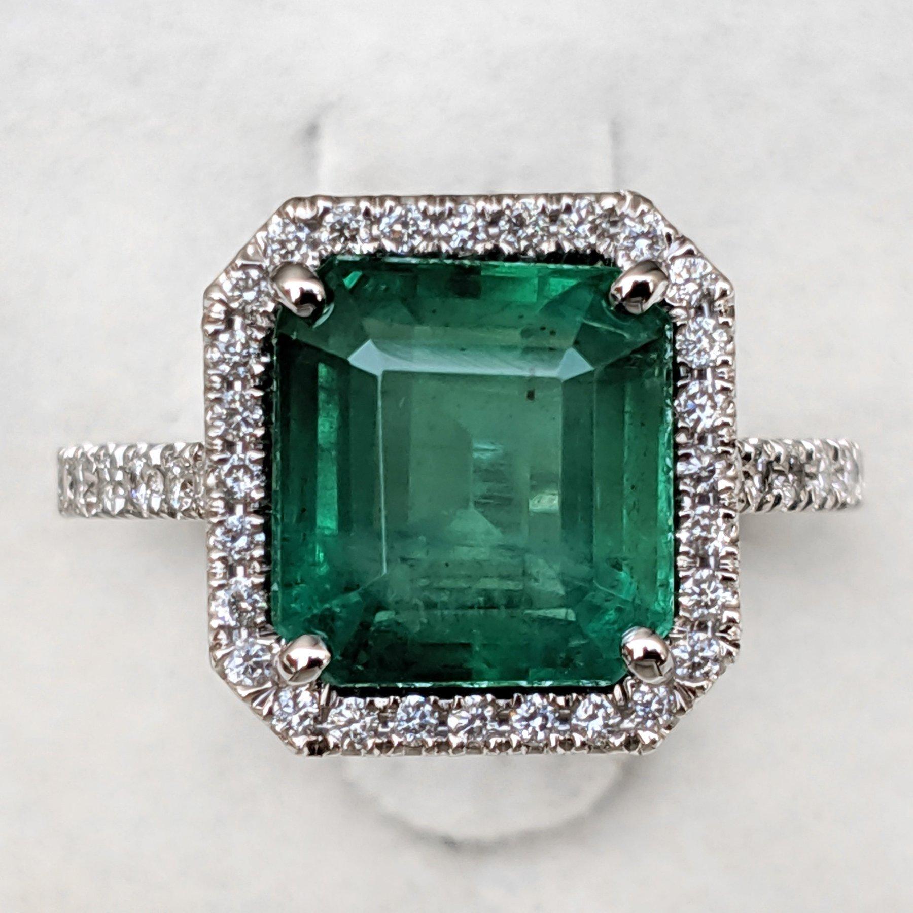 Bague - 18 kt. Or blanc - 4,93ct. tw. Émeraude - Diamant Pour femmes en vente