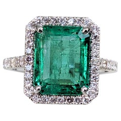 Anello - 18 kt. Oro bianco 6,48Ct. Smeraldo - 0,62Ct.  Diamante