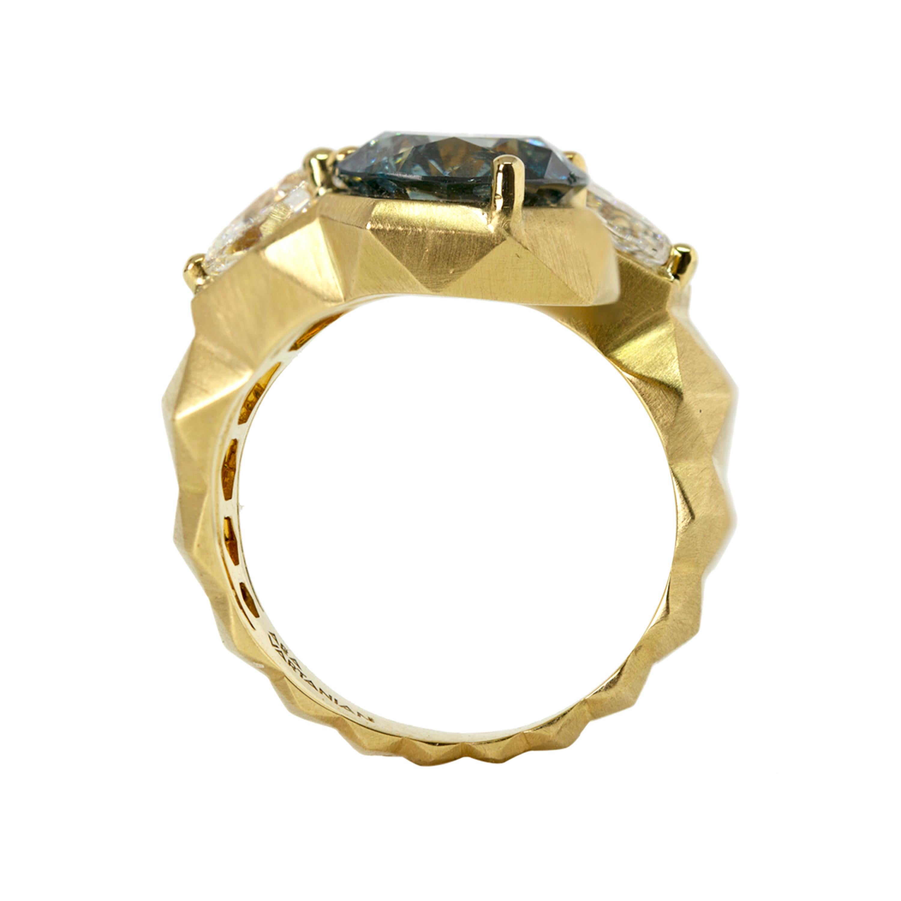 Brilliant Cut Blue, Brown & White Diamonds 18k Yellow Gold Ring For Sale