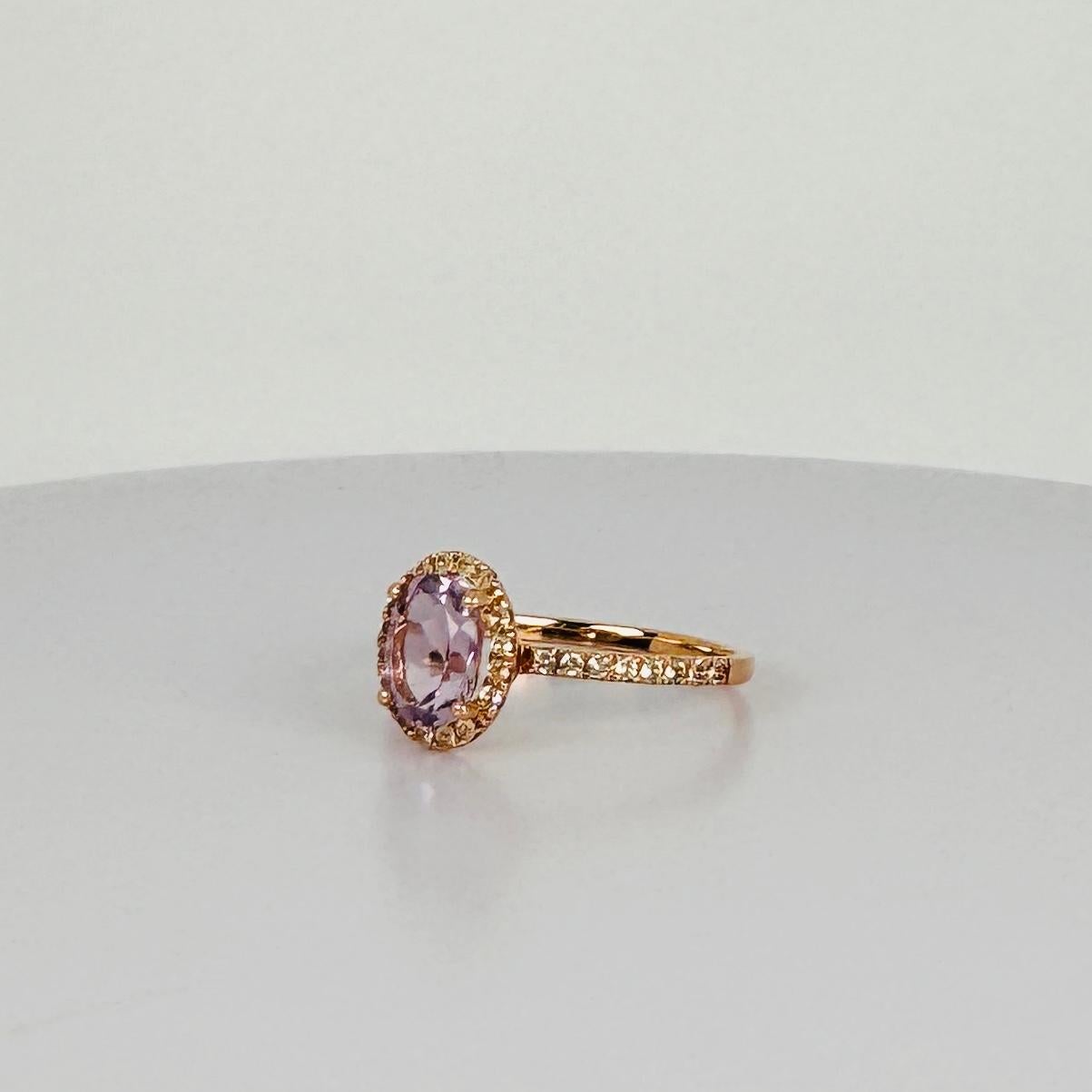 Ring 18k Rose Gold mit mit ovalem Amethyst  1,28 ct & Entourage Weiße Saphire im Zustand „Gut“ im Angebot in Heemstede, NL