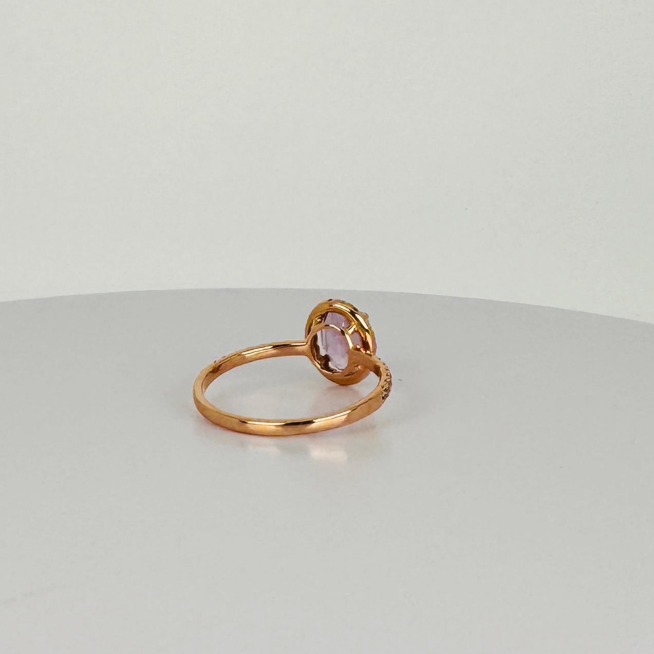 Ring 18k Rose Gold mit mit ovalem Amethyst  1,28 ct & Entourage Weiße Saphire im Angebot 3