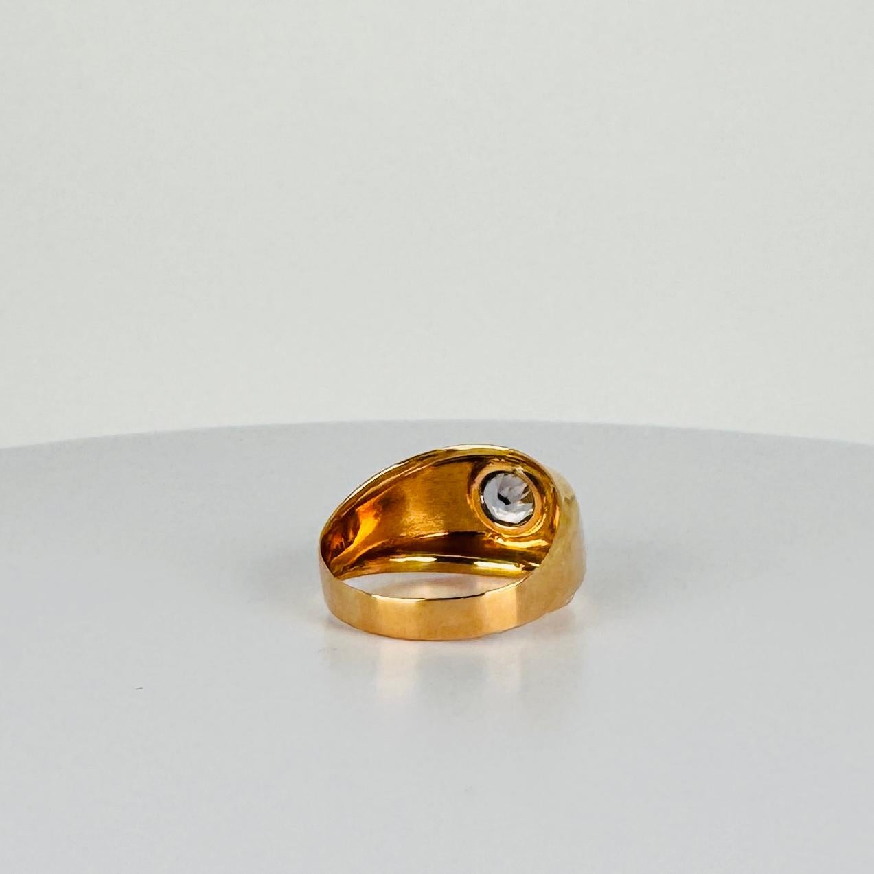 Bague or jaune chaud 18k avec spinelle bleu taille ronde de 0.20 carat en vente 1