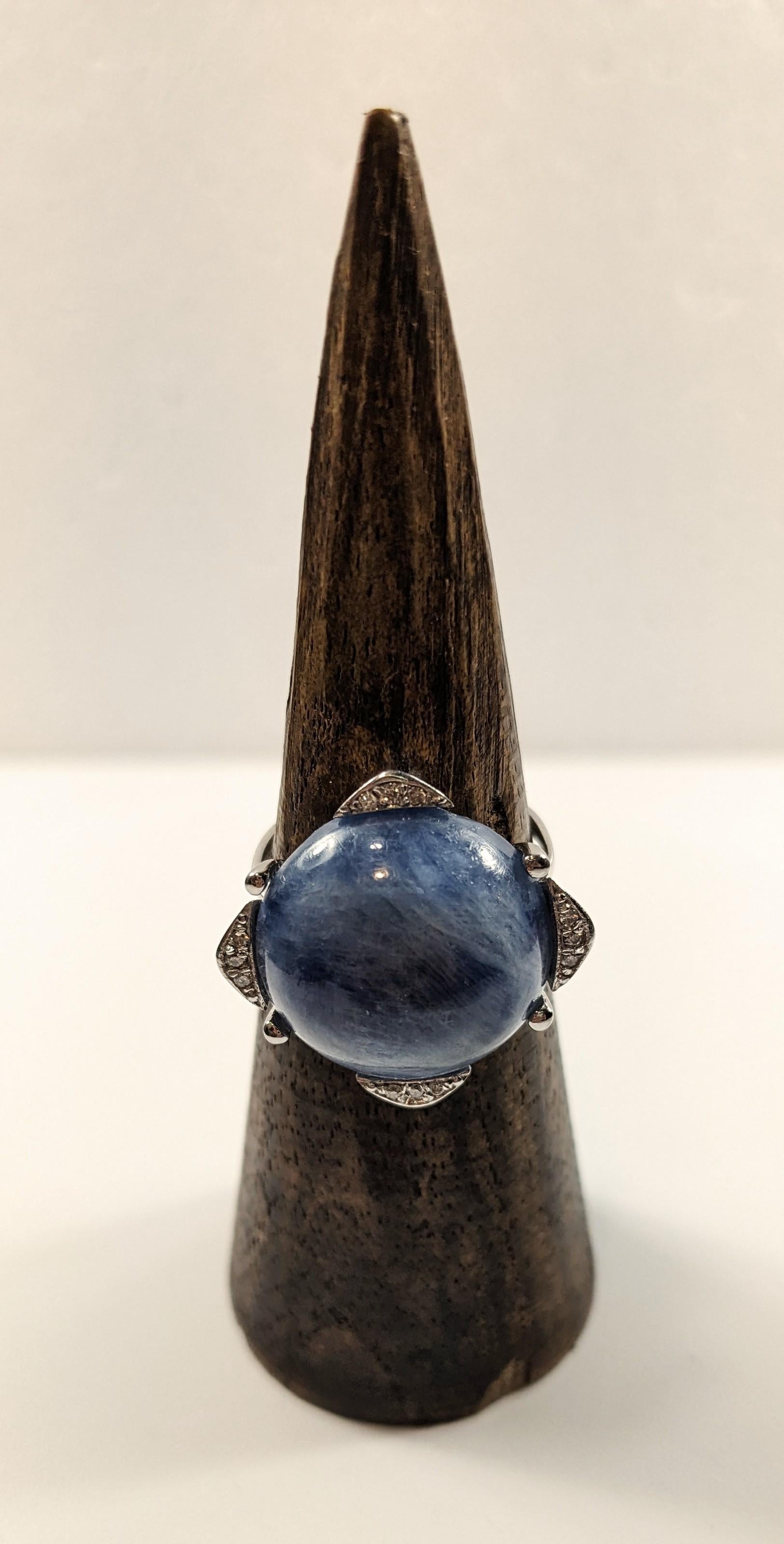Ring 18k White Gold with Central Kyanite and diamonds In New Condition For Sale In Bilbao, ES