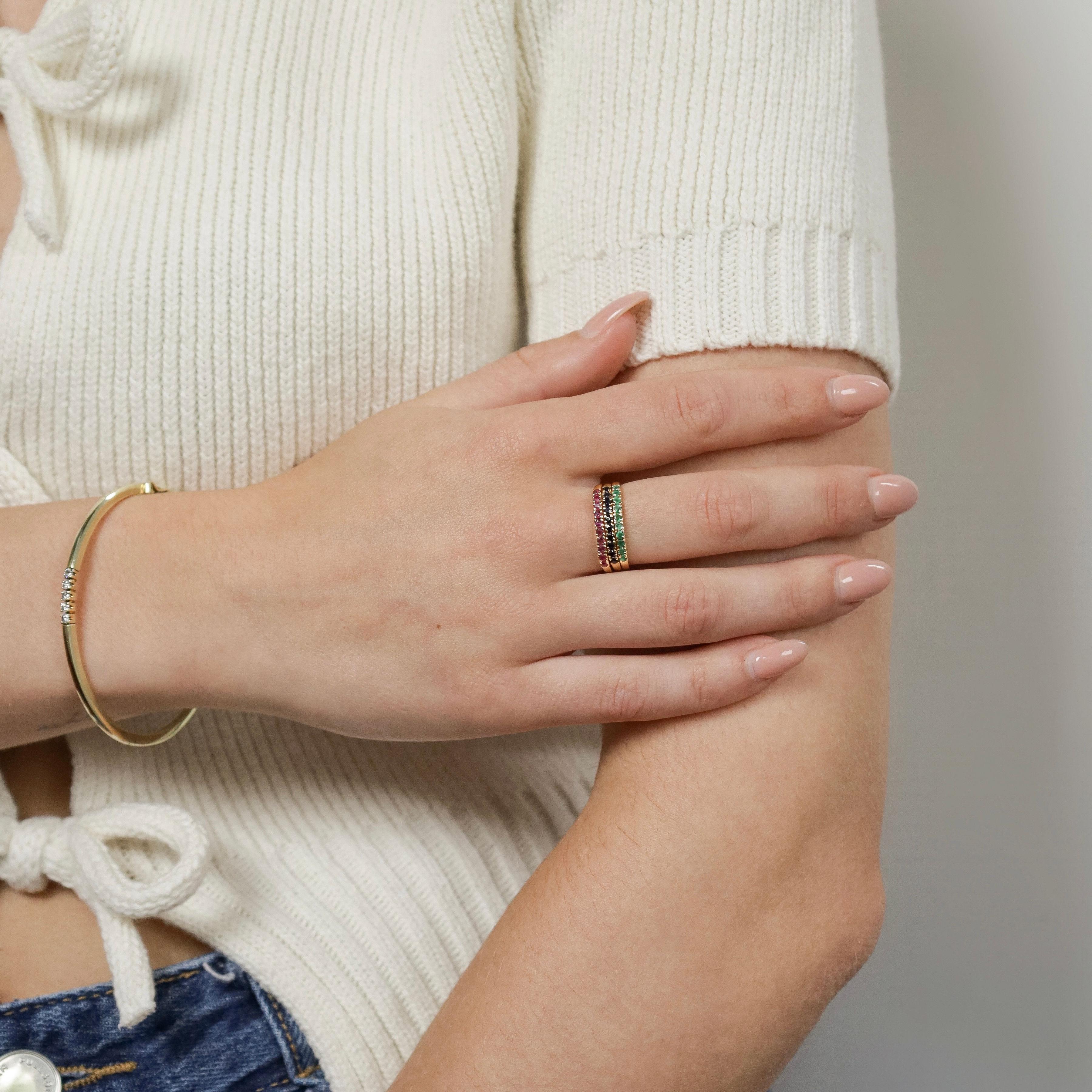 Bague Or Jaune 18k avec Saphirs Bleus Rond Facetté Demi Eternité en vente 6