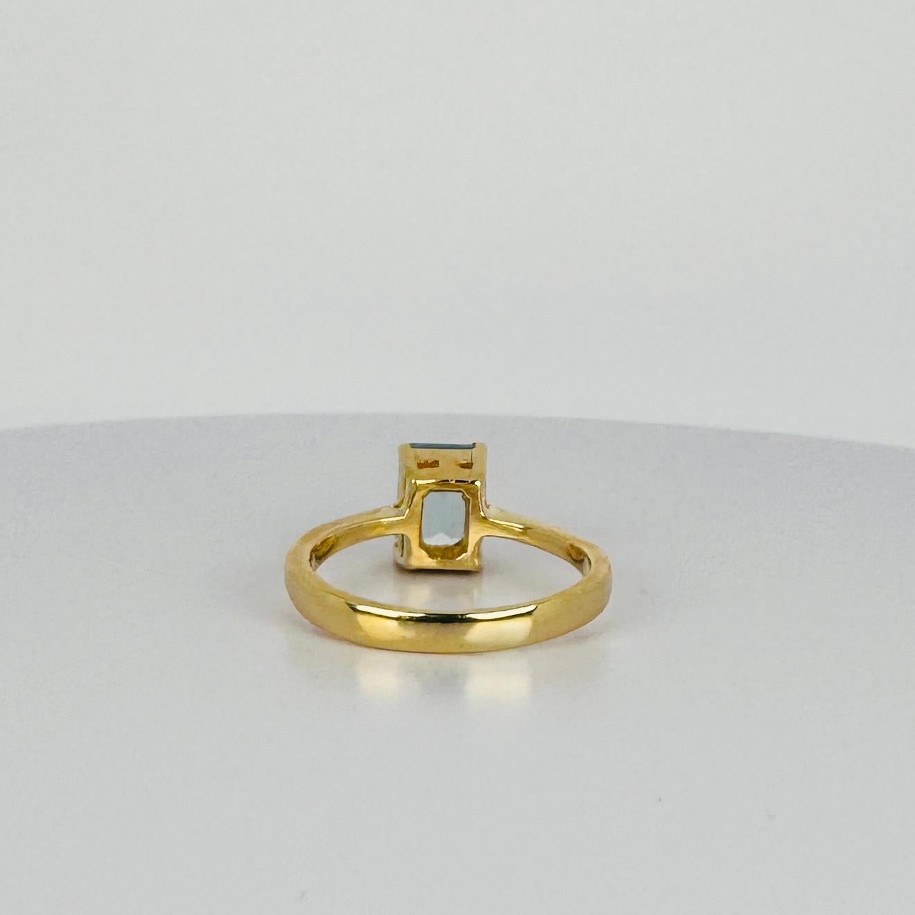 Ring aus 18 Karat Gelbgold mit facettiertem Smaragd-Aquamarin 1,4 Karat Damen im Angebot