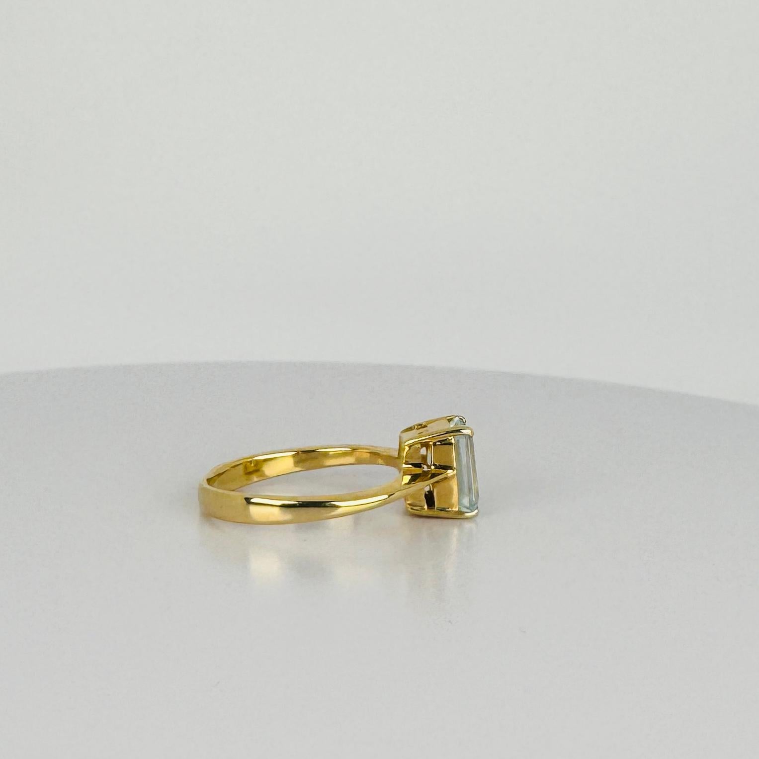 Ring aus 18 Karat Gelbgold mit facettiertem Smaragd-Aquamarin 1,4 Karat im Angebot 1