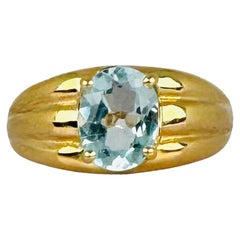 Bague en or jaune 18 carats avec aigue-marine ovale 2 carats