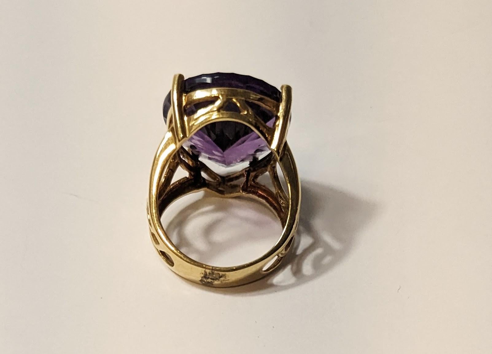 Ring 18k Yellow Gold with Violet Quartz In New Condition For Sale In Bilbao, ES