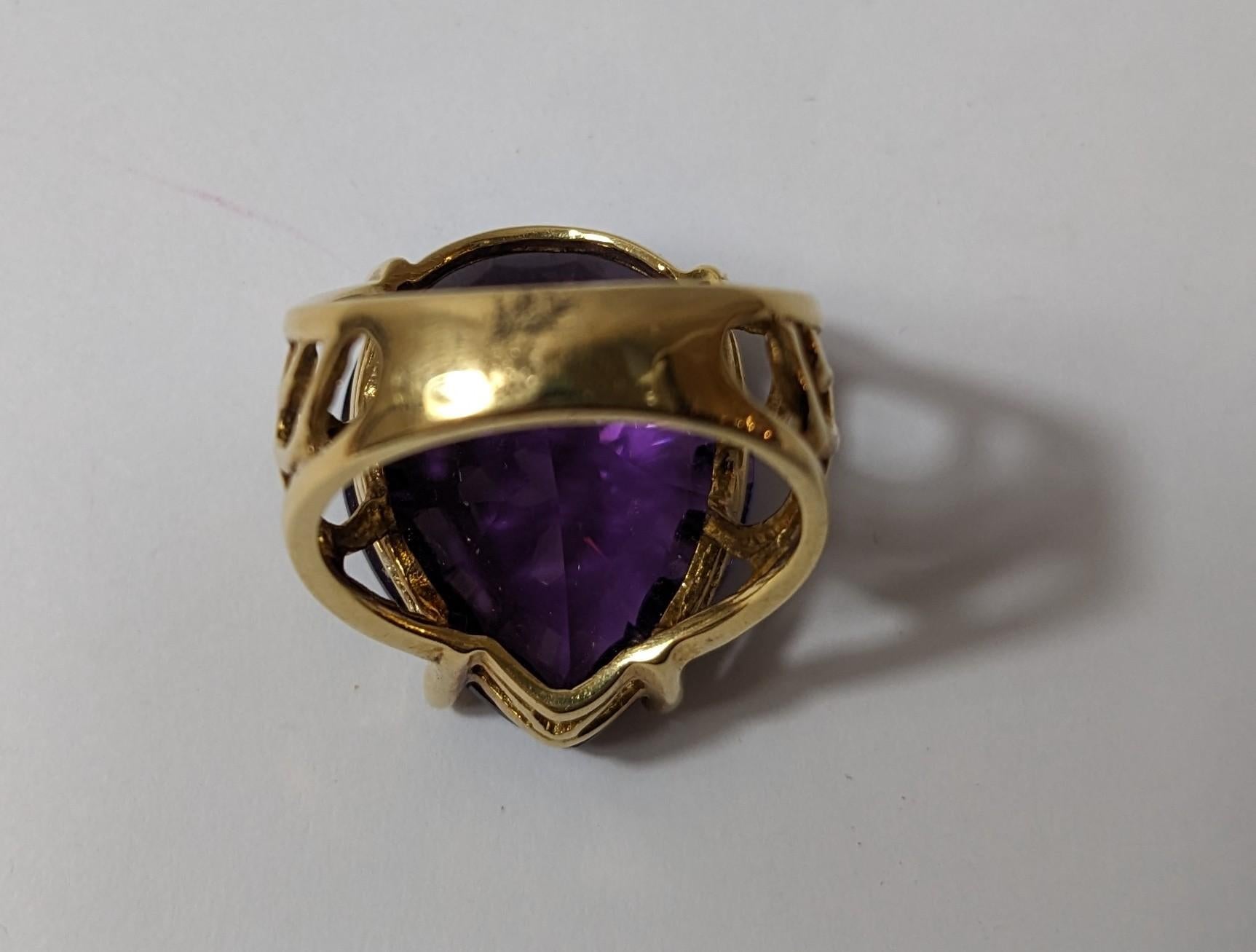 Women's Ring 18k Yellow Gold with Violet Quartz For Sale