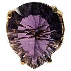 Ring aus 18 Karat Gelbgold mit violettem Quarz