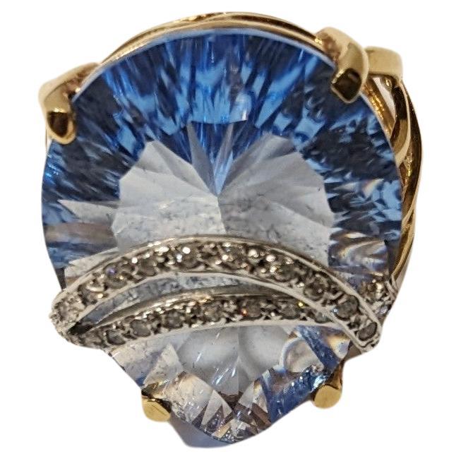 Ring 18k Yellow Gold with White Diamonds and Oval Blue Quartz For Sale