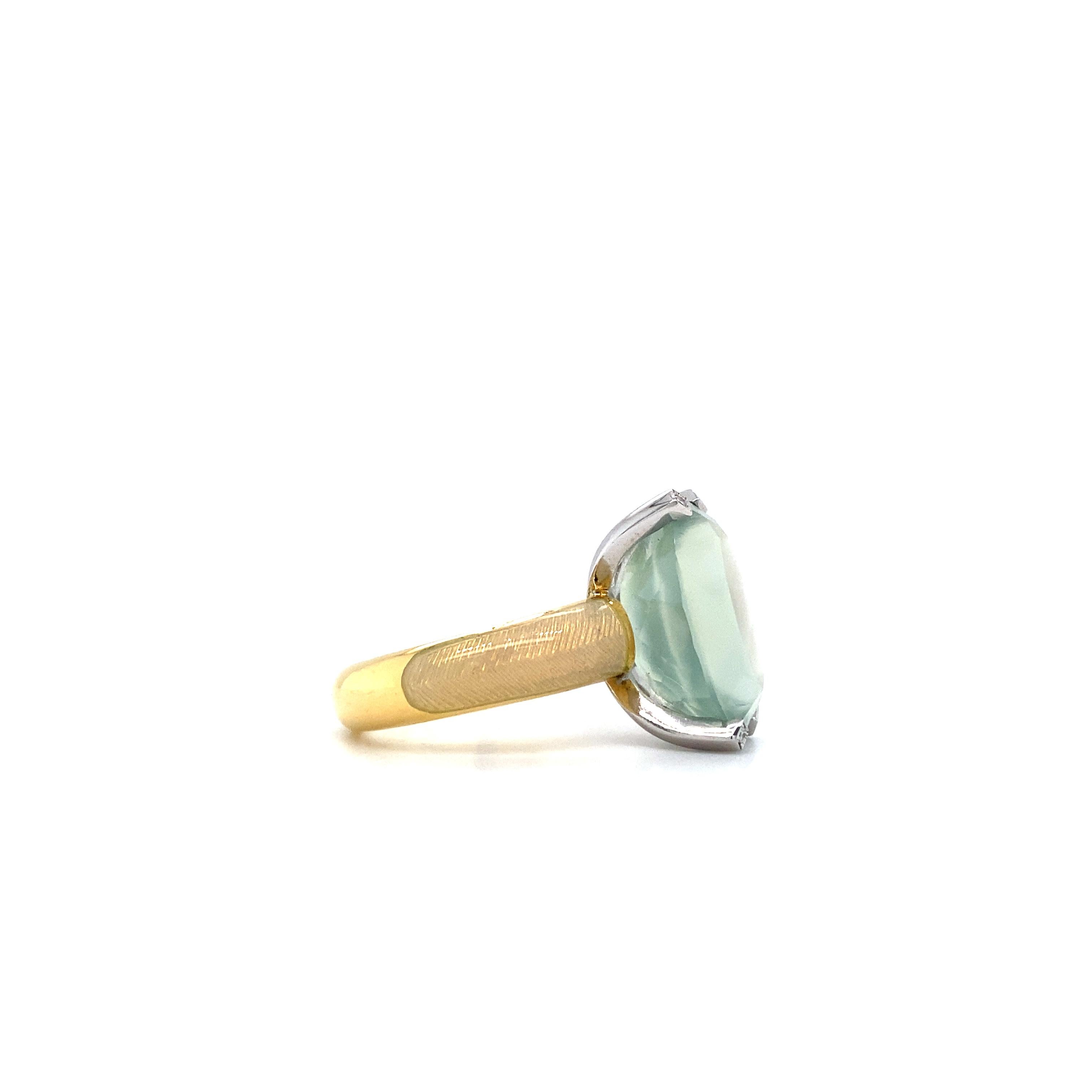 Ring 18k Gelb-/Weißgold Vitreous Emaille 6 Diamanten 0,06 Karat Prehnit milchig im Zustand „Neu“ im Angebot in Pforzheim, DE