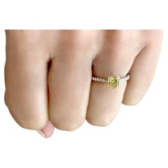 Anello in oro 18 carati 1,05 GIA Diamante giallo quadrato e Pave 0,48 carati