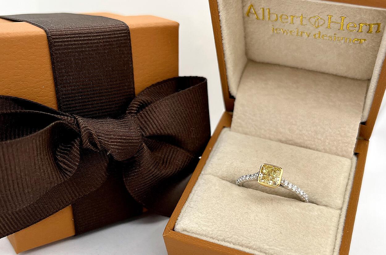 Contemporary Ring 18kt Gold 1.05 Carat GIA Square Fancy Yellow Diamond & Pave 0.48 Carat For Sale