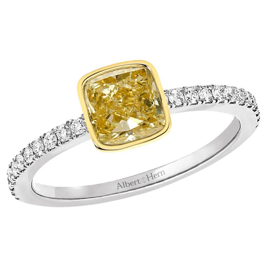 Ring 18kt Gold 1.05 Carat GIA Square Fancy Yellow Diamond & Pave 0.48 Carat For Sale